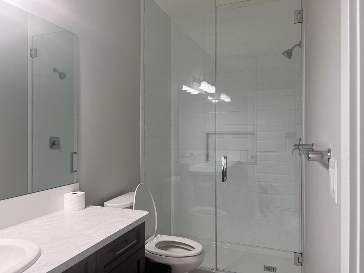 Flowealth Property Luxury Villa Near Lake Netflix Tv Wifi YYC Exterior foto